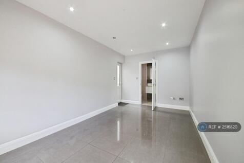 Ground Floor Ensuite Bedroom
