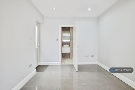 Ground Floor Ensuite Bedroom