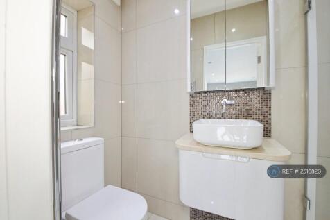 Ground Floor Ensuite Bathroom