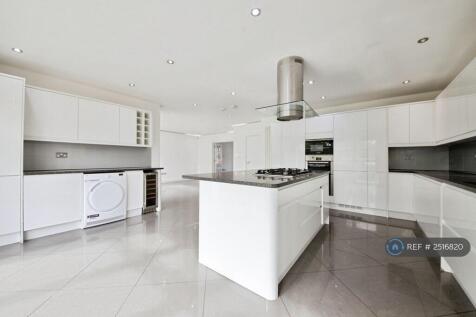 Open Plan Island Kitchen