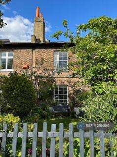 Exterior/Front Garden 