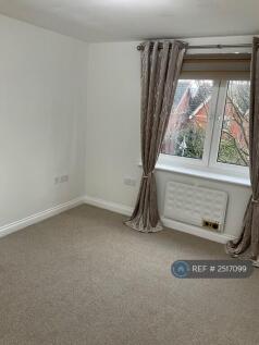 Main Double Bedroom 