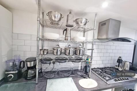Fully Fitted And Equipped - Kitchenware Provided
