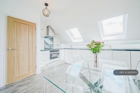 Fully Equipped Kitchen With Great Storage