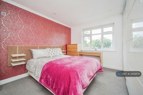 Pretty Spacious Second Bedroom