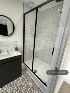Room 6: En-Suite