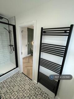Room 6: En-Suite