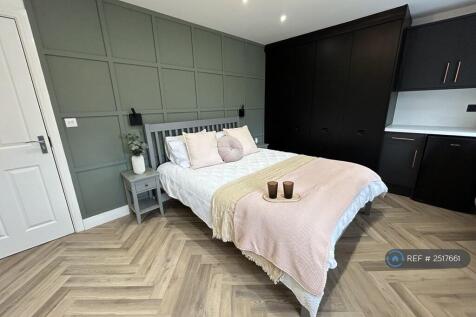 Room 6; En-Suite