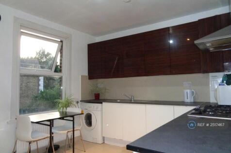 Bright &amp; Spacious Kitchen