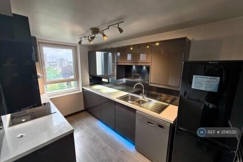 Modern Kitchen - With Dishwasher, Fridge/Freezer