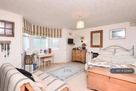 Large Double Bedroom- Bedroom 1