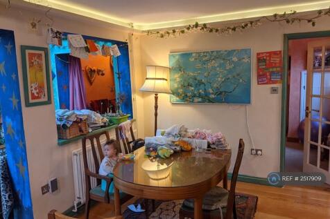 Spacious Dining Area