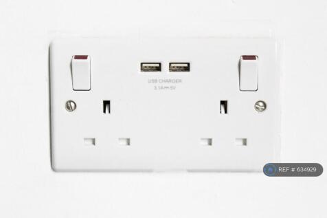 Bedroom 6 - Plugs Details