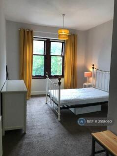 Frofront Bedroom With Storage Cupboard