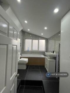 Bathroom (First Floor)