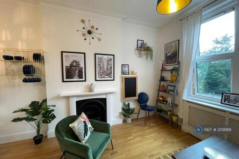 Living Room (Pic 2)
