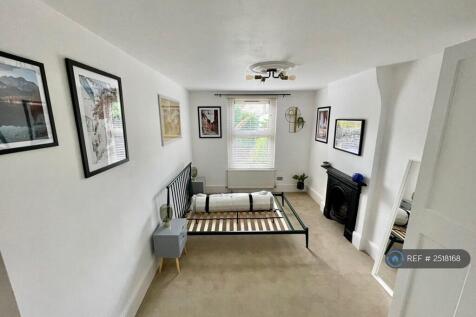 Bedroom (Pic 1)