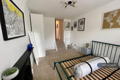 Bedroom (Pic 2)
