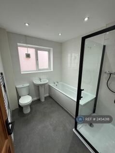 Family Bathroom 