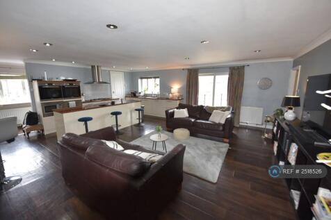 Open Plan Kitchen / Living Room 2