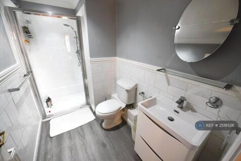 En-Suite Bathroom Bed 3
