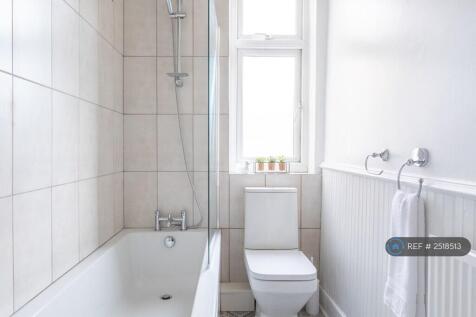 Squeaky Clean Bathroom With Towels