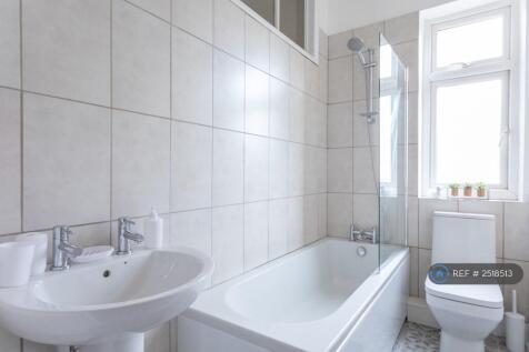 Squeaky Clean Bathroom With Towels