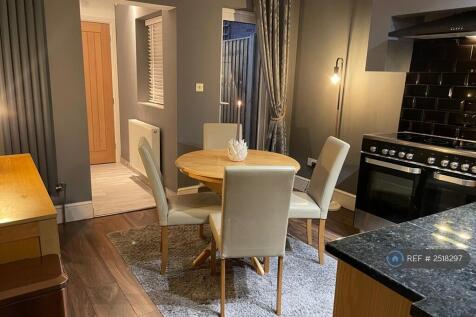 Dining/Kitchen 