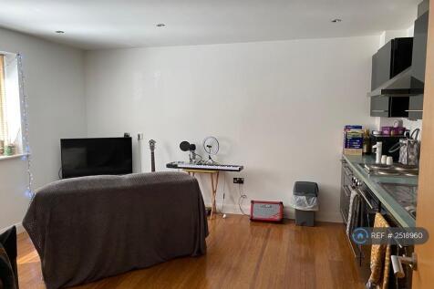 Lounge / Kitchen