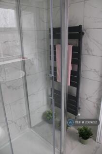 Amber Bathroom 2