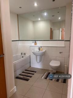 Large Bathroom With Bathtub