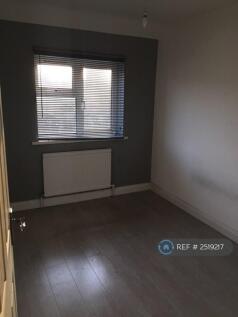 Middle Bedroom