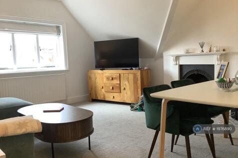 Lounge / Dining Area