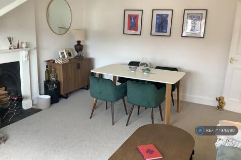 Lounge/ Dining Area