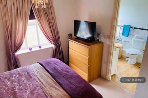 Master Bedroom With En-Suite 
