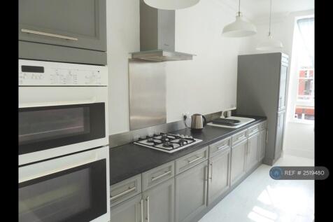 Fitted Kitchen With Oven, Hob, Fridge Freezer 