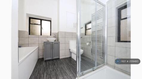 Luxurious Bathroom With Walk-In Shower