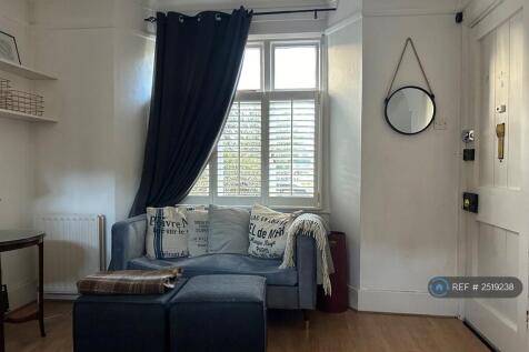 Lounge Front