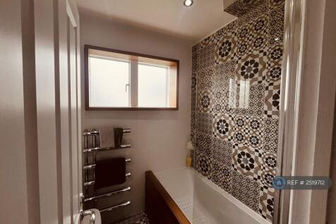 Upstairs Bathroom 