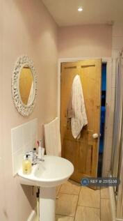 Family Bathroom Jack And Jill, With Door To Bed 1