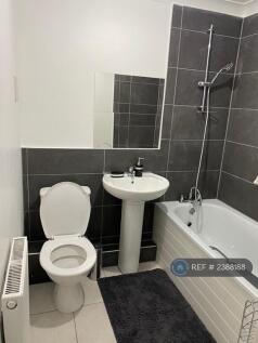 Second Floor Main Bathroom - View 2