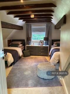 Bedroom 5 (Twin Beds)