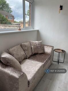 Plenty Of Space To Relax, 2 Sofas