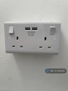 Sockets With Built In Usb Chargers In Bedroom 
