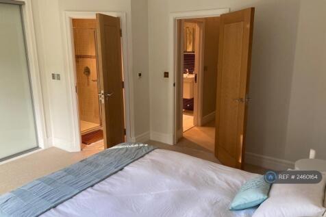 Master Bedroom (Ensuite)