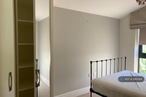 Ample Storage Bed2