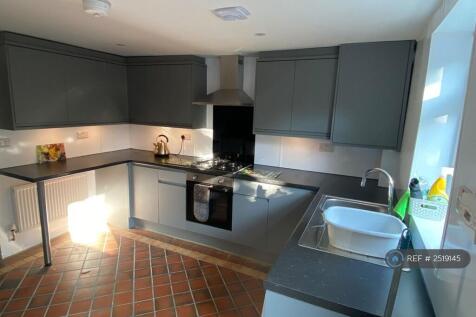 a Large Bright Space To Cook, Next To Patio