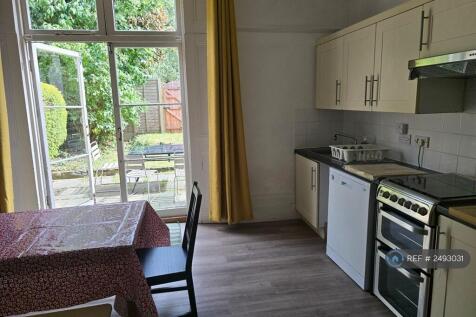 Kitchen 1 /Lounge 