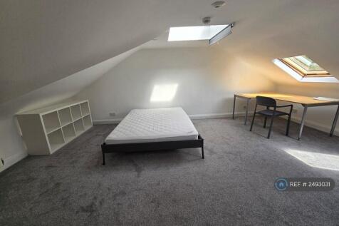 Bedroom 7 (Large Loft Room - Third Floor) 