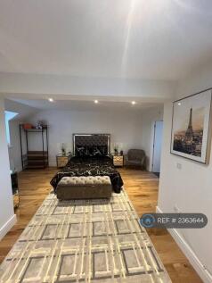 Master Bedroom With En-Suite 